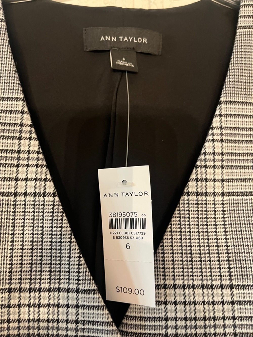 NWT Ann Taylor Plaid Vest, Size 6, perfect for layering or alone with jeans. - Picture 6 of 7